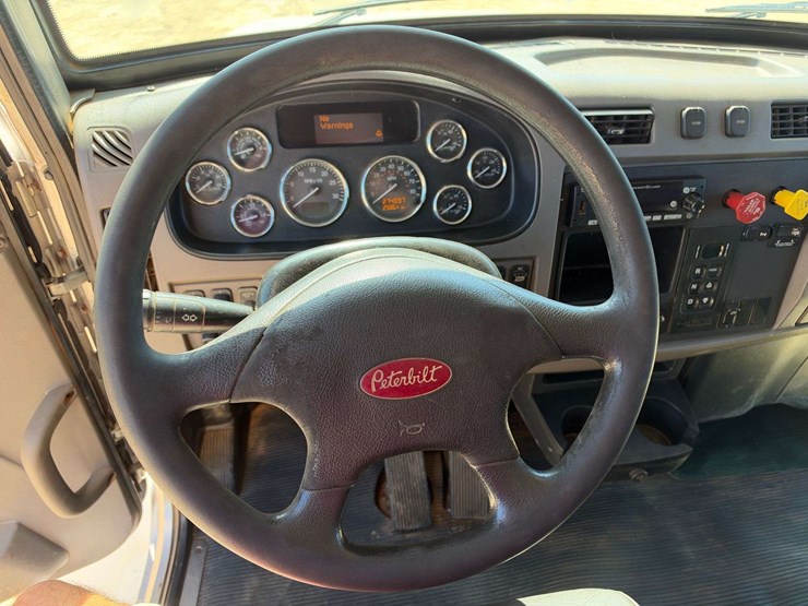2021-peterbilt-348-image-13
