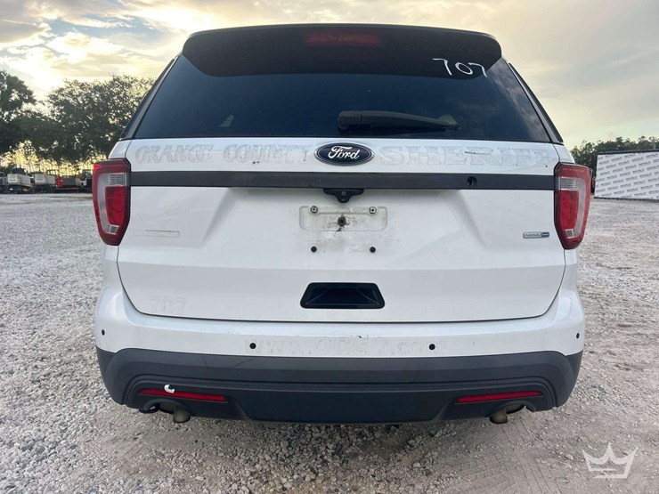 2016-ford-explorer-image-25