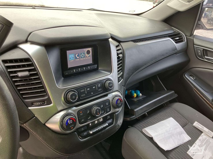 2015-chevrolet-tahoe-image-15