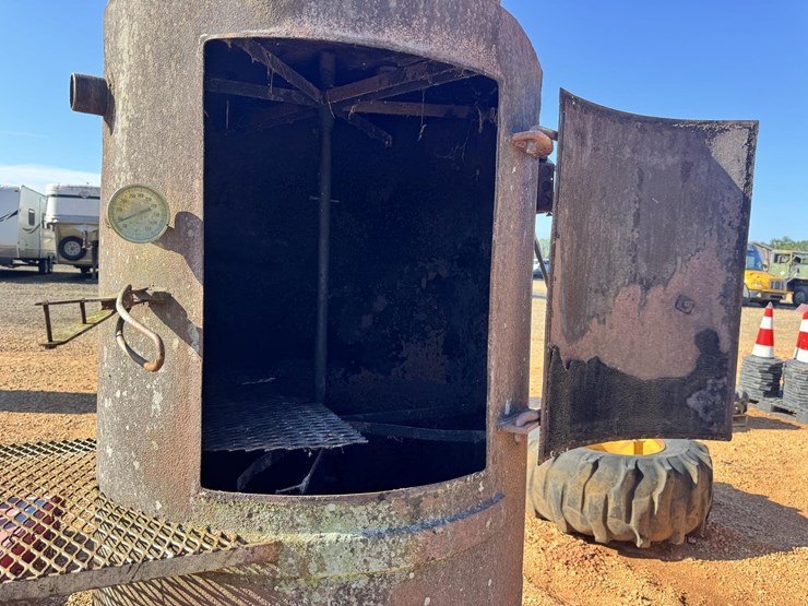 #8704-•-vertical-rotisserie-smoker-image-3