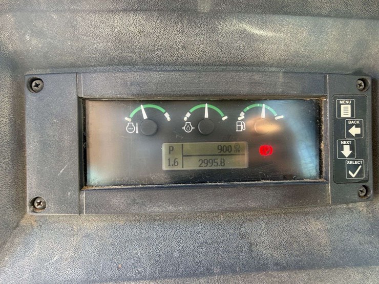 2018-deere-650k-image-52