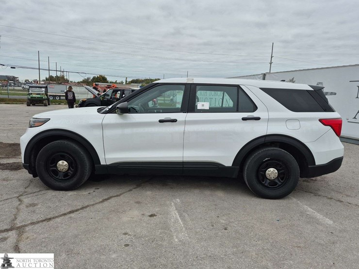 2021-ford-explorer-image-8