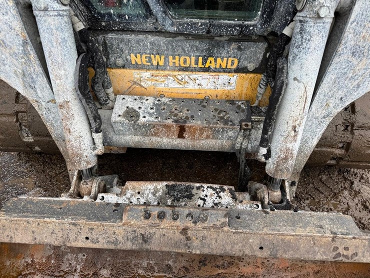 new-holland-c332-image-11