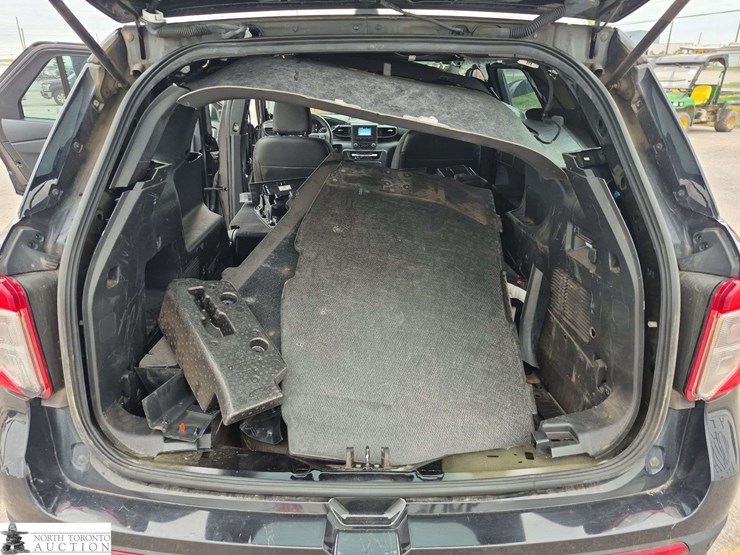 2021-ford-explorer-image-24
