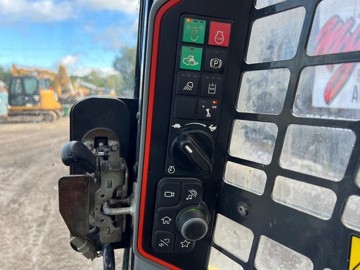 2021-bobcat-t66-image-23