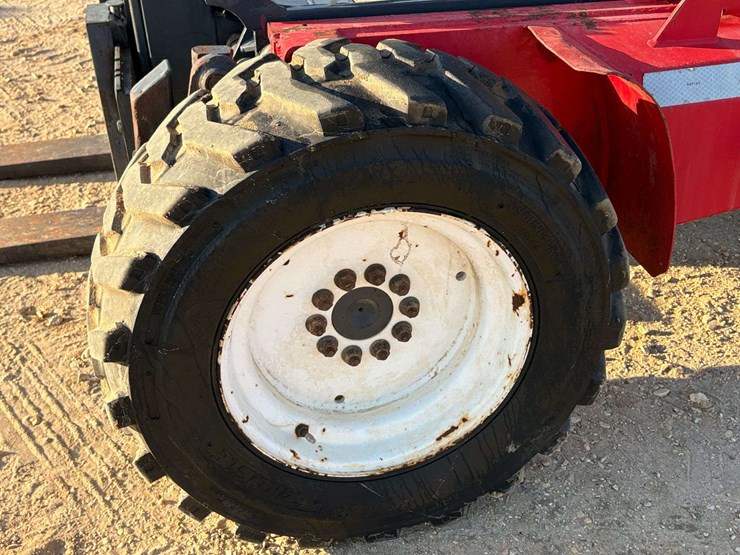 2004-moffett-m5500-image-24