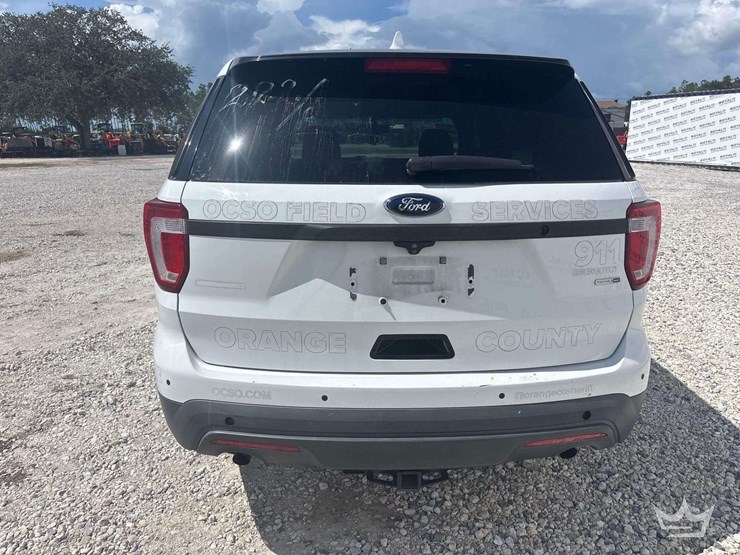 2016-ford-explorer-image-23