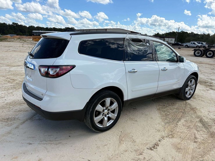 2017-chevrolet-traverse-image-3