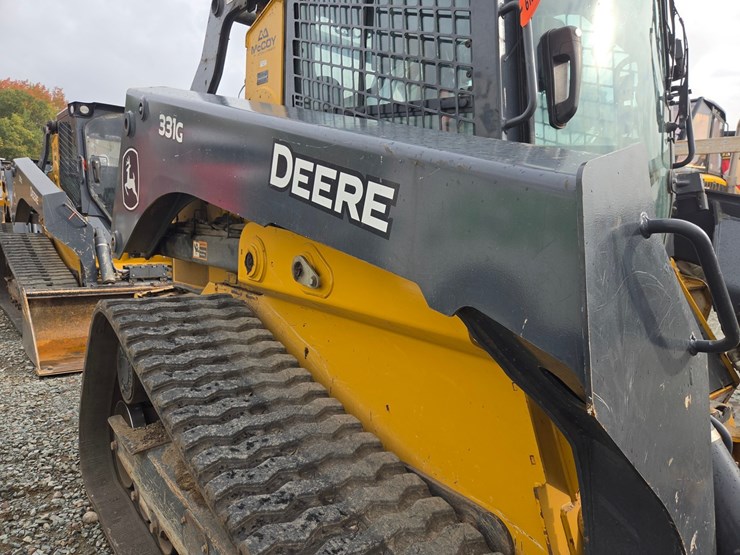 2020-deere-331g-image-21