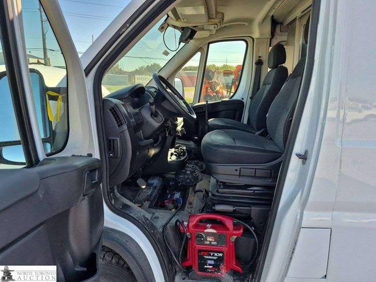 non-operable-2014-ram-promaster-cargo-van-image-10
