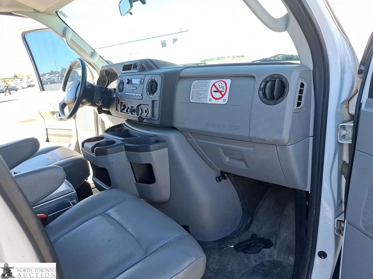 2011-ford-cargo-image-17