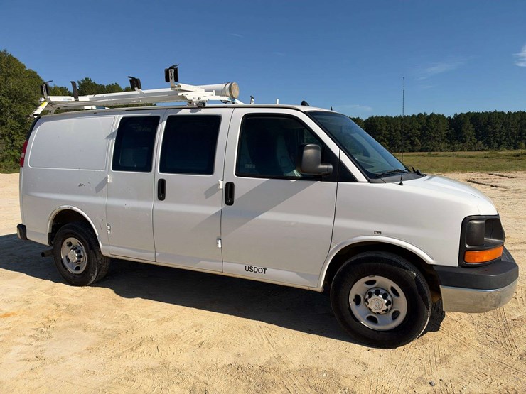 2014-chevrolet-express-2500-image-4