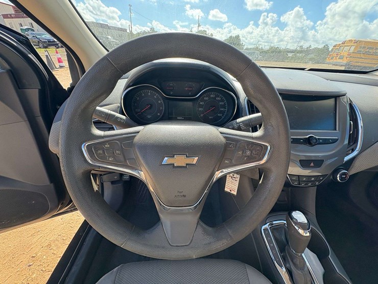2017-chevrolet-cruz-4-door-sedan-(140,649-miles)-image-10