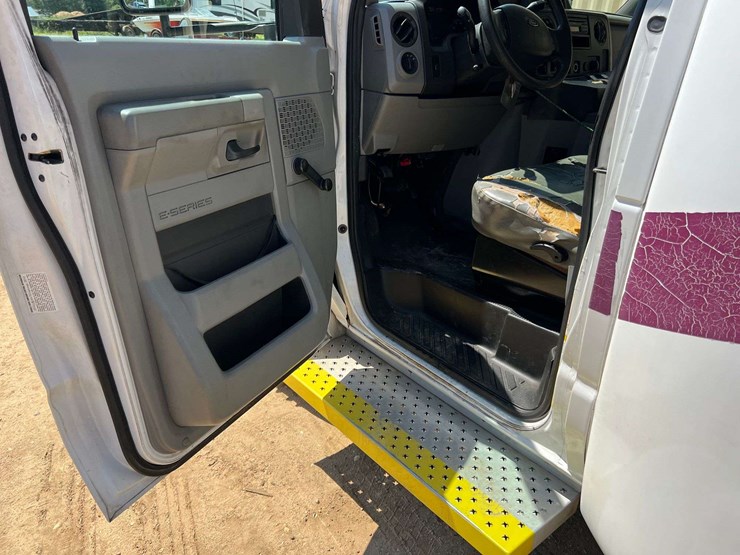 2011-ford-e350-image-9