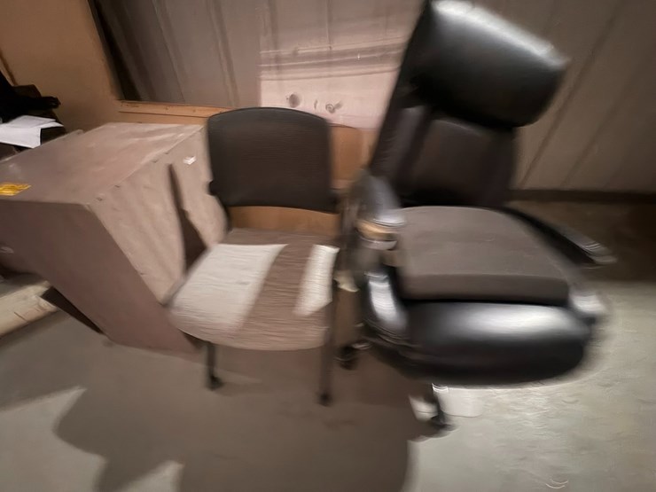 #42120-•-lot-of-desk,-chairs,-&-miscellaneous-image-3