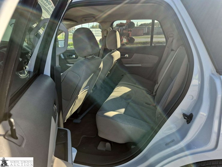 2014-ford-edge-image-14