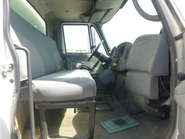 2005-international-durastar-4200-image-18