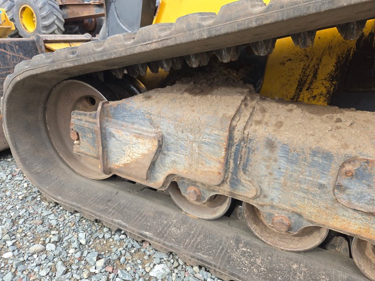 2020-deere-331g-image-55