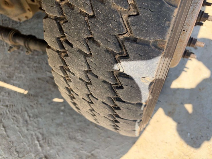 2014-ford-f550-image-21