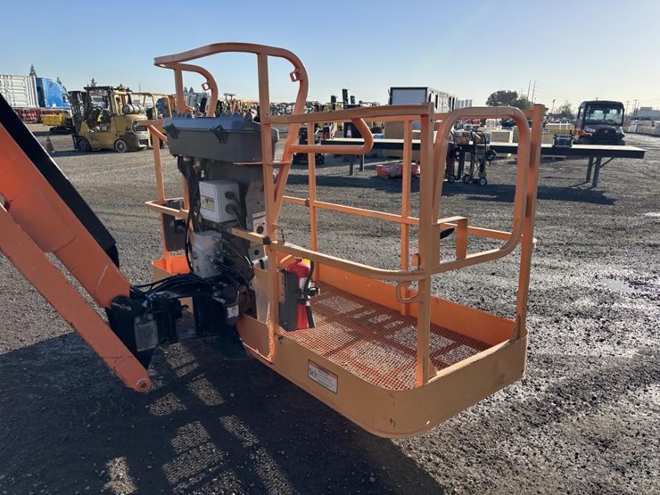 2013-jlg-860sj-image-13