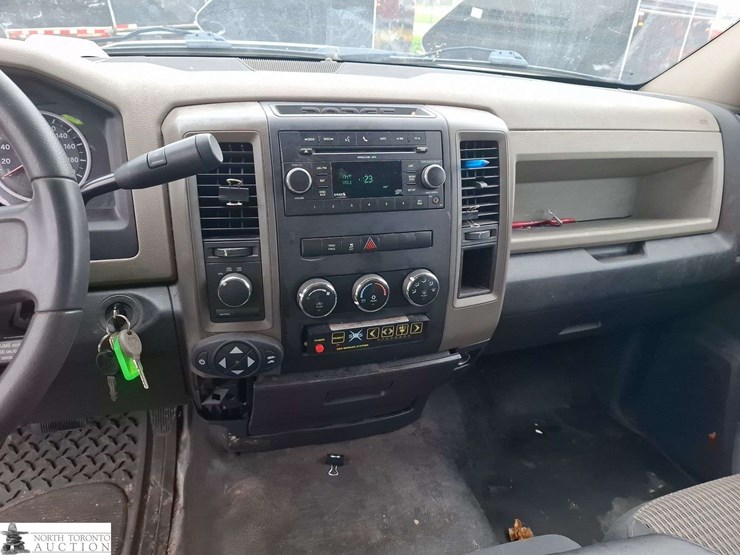 2011-dodge-1500-image-12