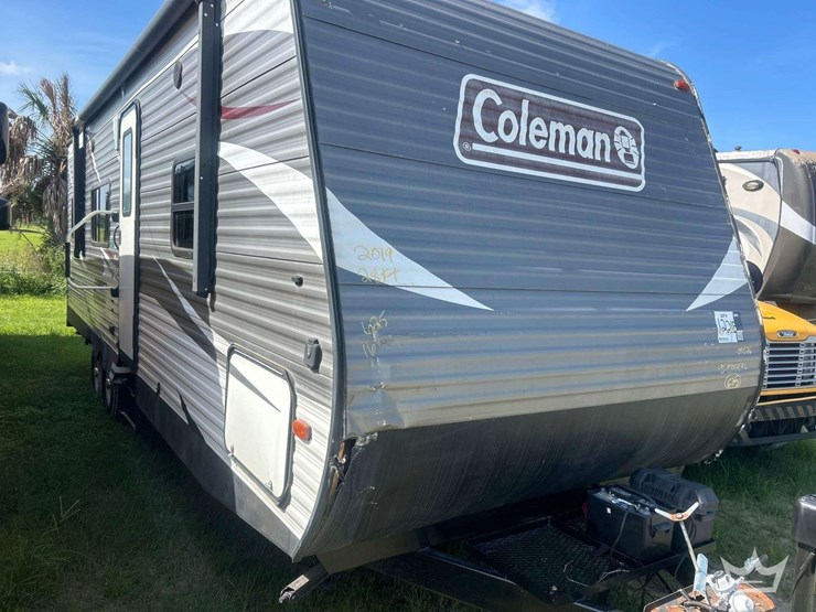 2019-28ft-keystone-coleman-toy-hauler-t/a-travel-trailer-image-2