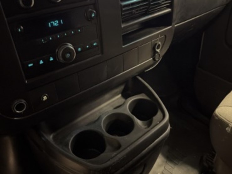 2011-chevrolet-express-2500-image-31