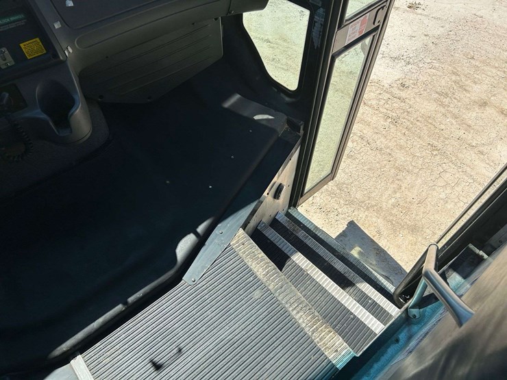 2016-freightliner-b2-image-16