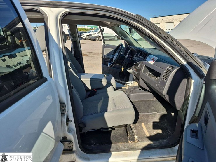 2011-dodge-dakota-image-27