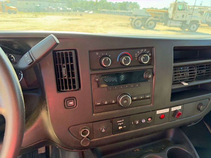 2014-chevrolet-express-2500-image-13