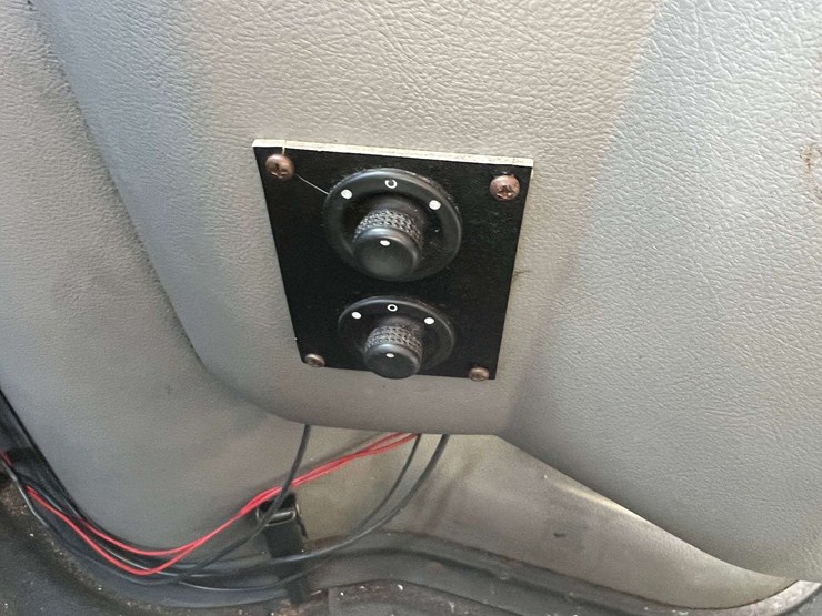 2011-ford-e350-image-17