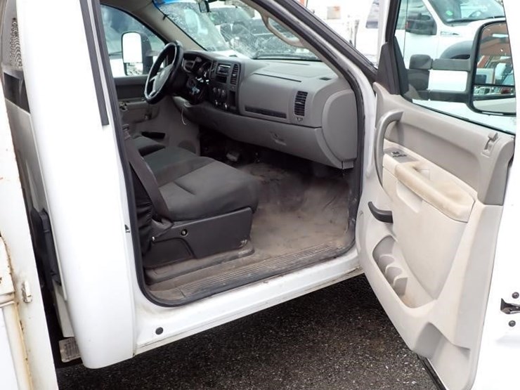 2013-gmc-sierra-2500-image-11