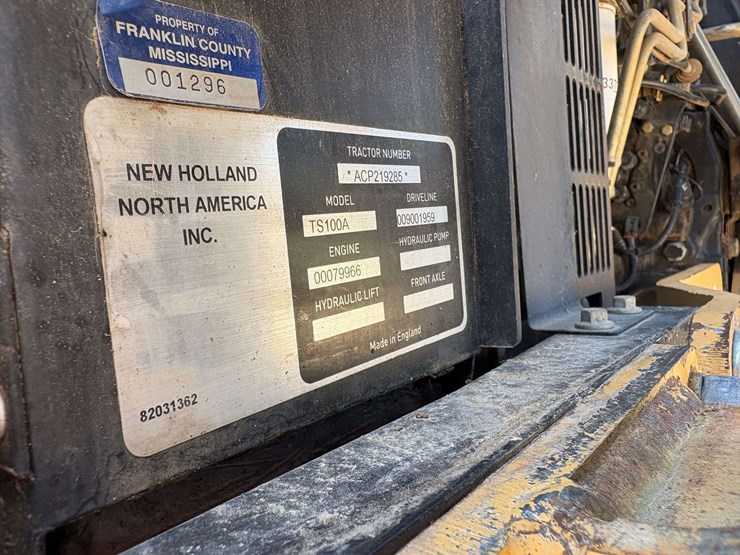 2004-new-holland-ts100a-image-43