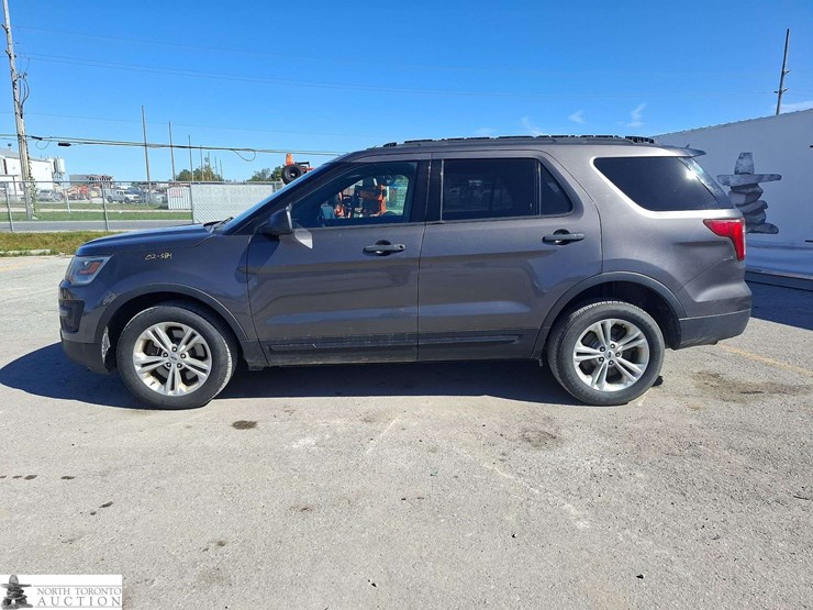 2016-ford-explorer-image-8
