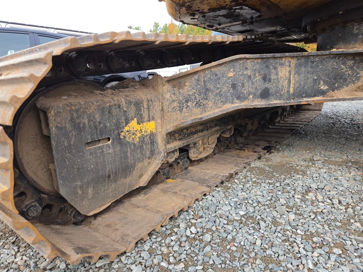 2017-deere-245g-lc-image-53