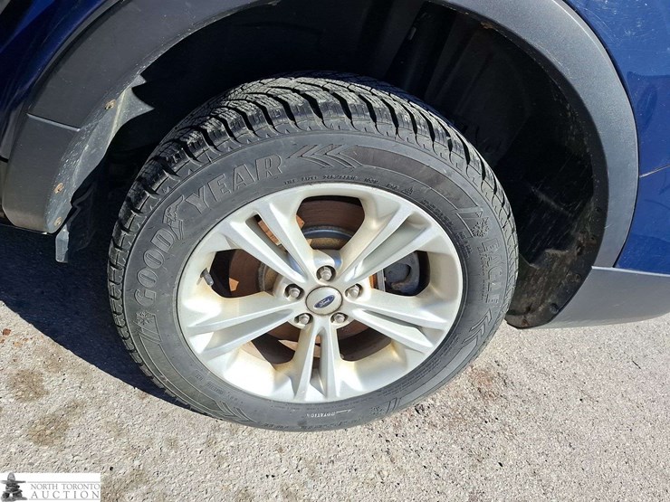 2016-ford-explorer-image-22