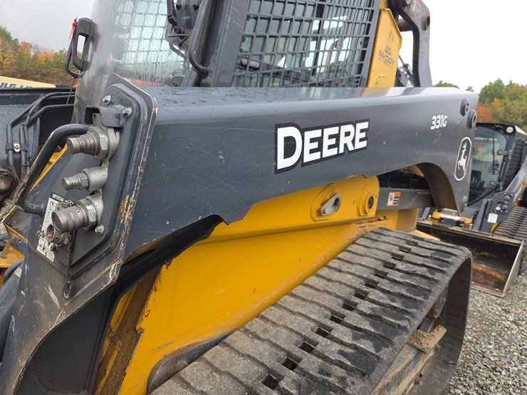 2020-deere-331g-image-17
