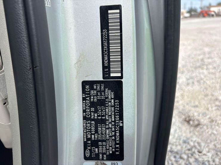 2016-kia-sedona-image-5