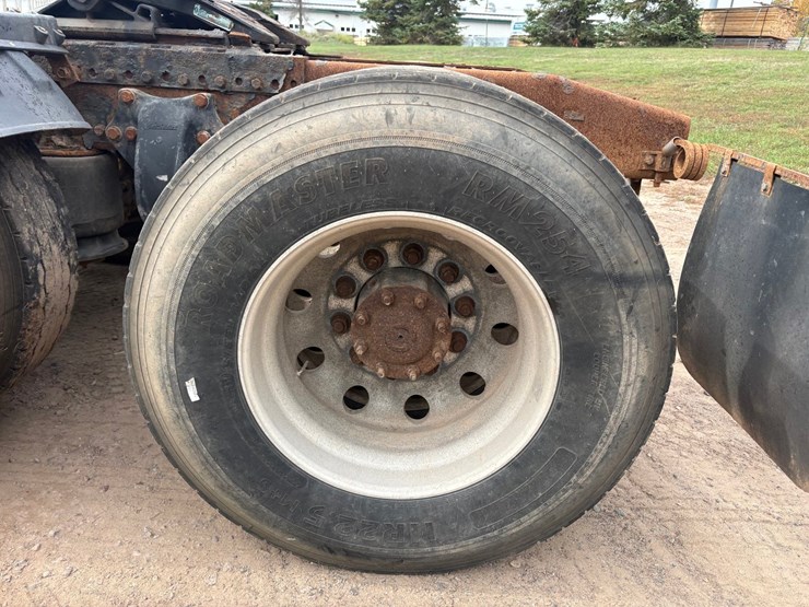2013-western-star-4900sa-image-98