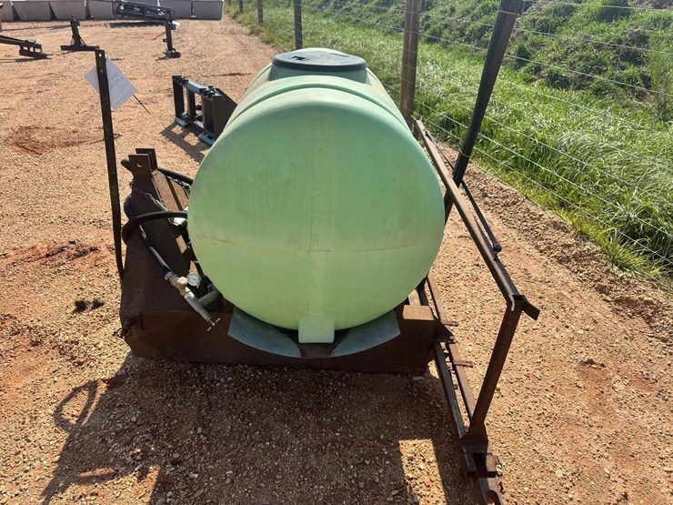 #8710-•-150-gallon-boomless-sprayer-image-4