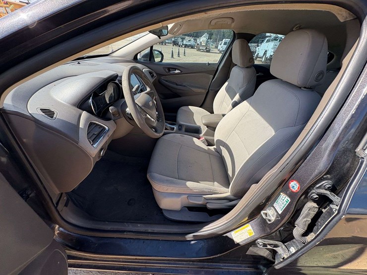 2017-chevrolet-cruz-4-door-sedan-(140,649-miles)-image-8