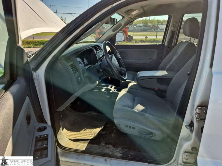 2011-dodge-dakota-image-10