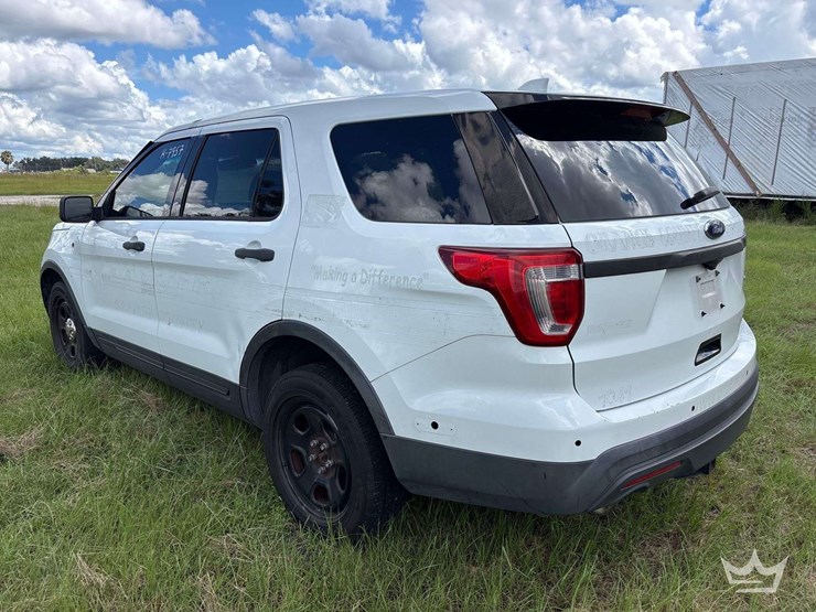 2016-ford-explorer-image-4
