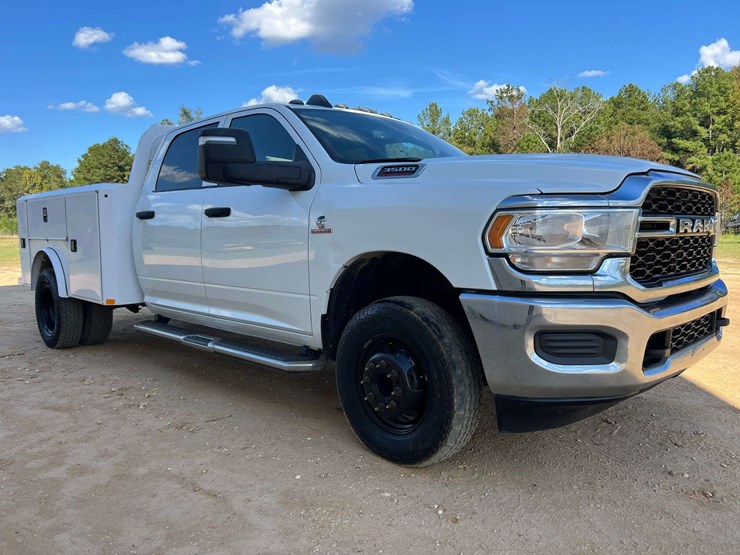 2023-dodge-3500-image-4