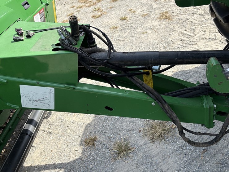 2016-john-deere-569-image-16