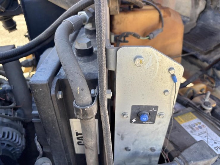 2013-caterpillar-cb22-image-37