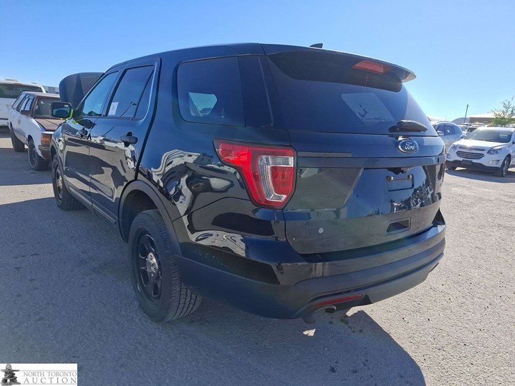 2017-ford-explorer-image-7