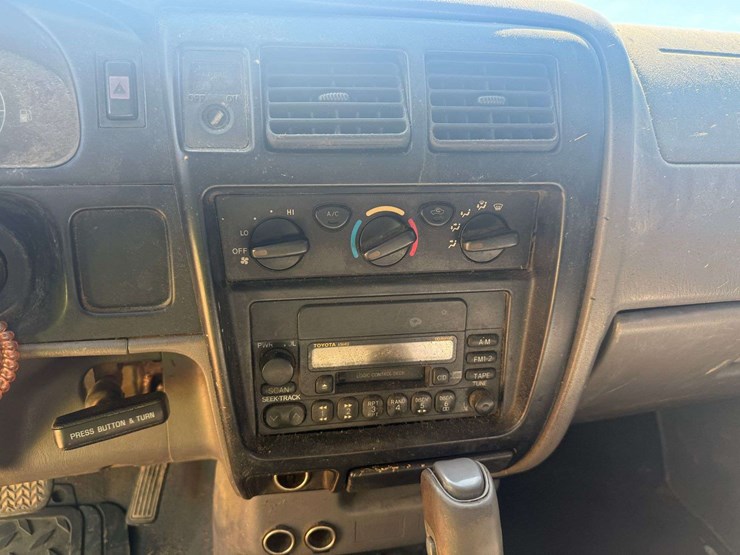 2002-toyota-tacoma-image-18