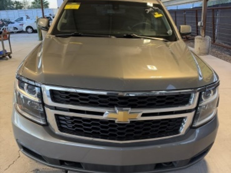 2019-chevrolet-tahoe-image-3