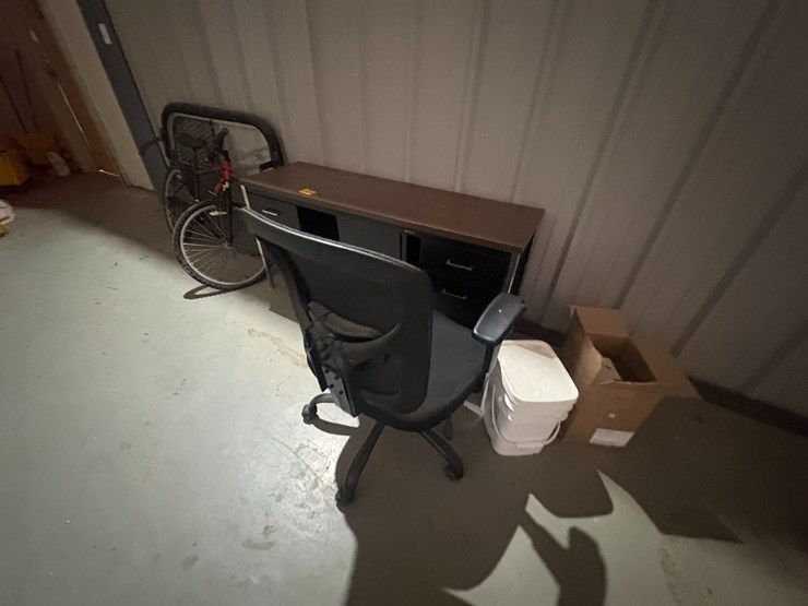 #42121-•-lot-of-desk,-chair-&-table-image-1
